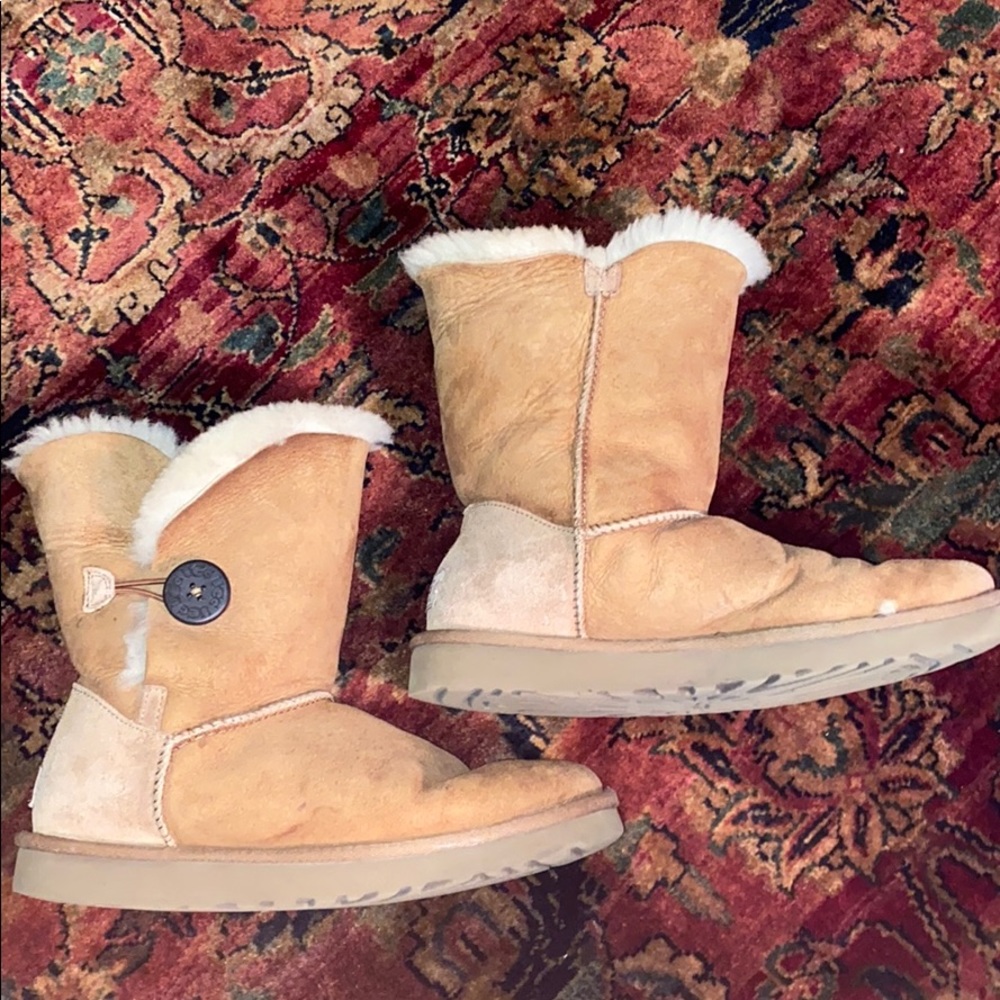 Ugg Bailey Button Sz. 8